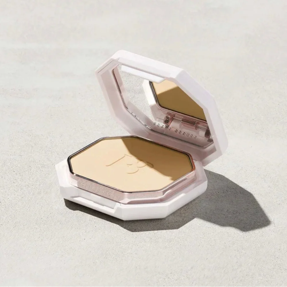 Fenty 105 Pro Filt’r Soft Matte Powder Foundation
